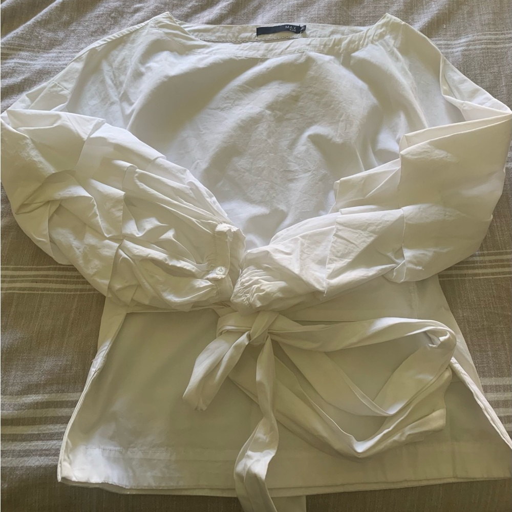 Max Jeans blouse, never worn. 100% cotton. Size XS. Wrapped, boat neck